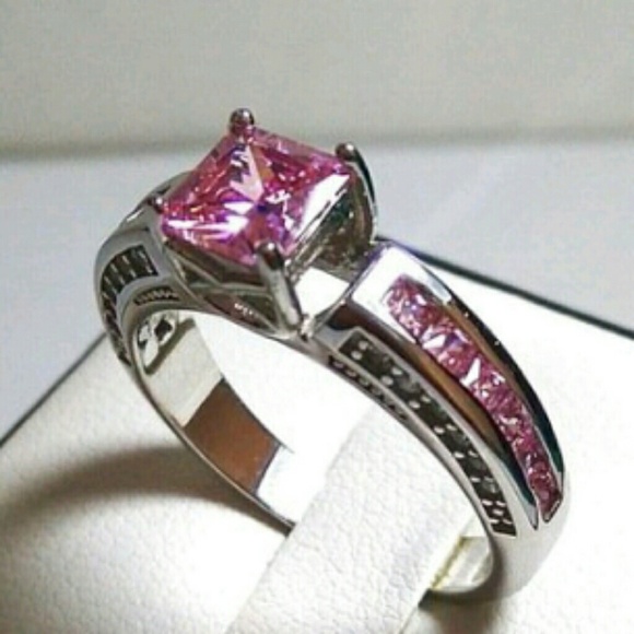 Jewelry - Women's size 9 ring